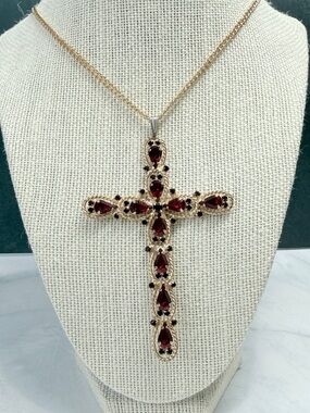 HOBE - Vintage Cross Pendant